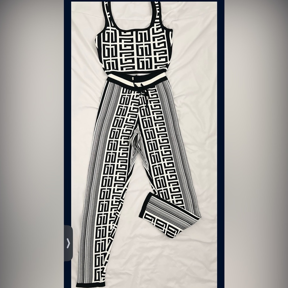 COPY - Black and white 2 piece set